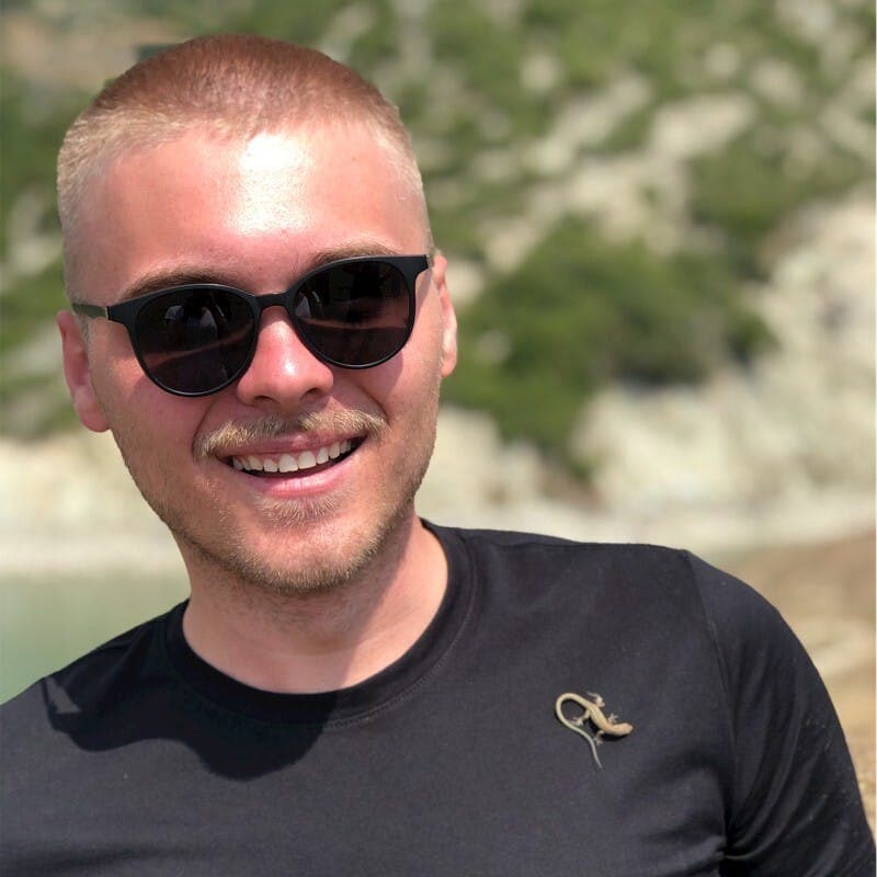 Mihnea-Octavian Manolache, Desarrollador Full Stack @ WebScrapingAPI